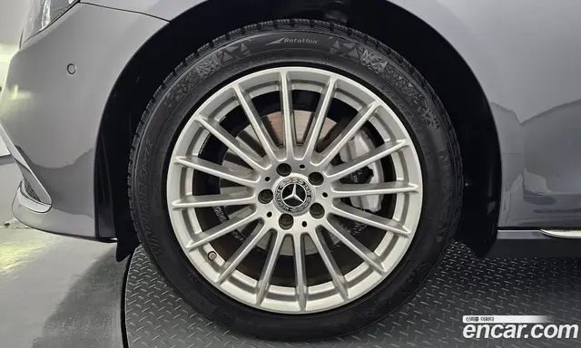 Mercedes-Benz E-Class 2023 2.0 автомат (гидро), миниатюра 5