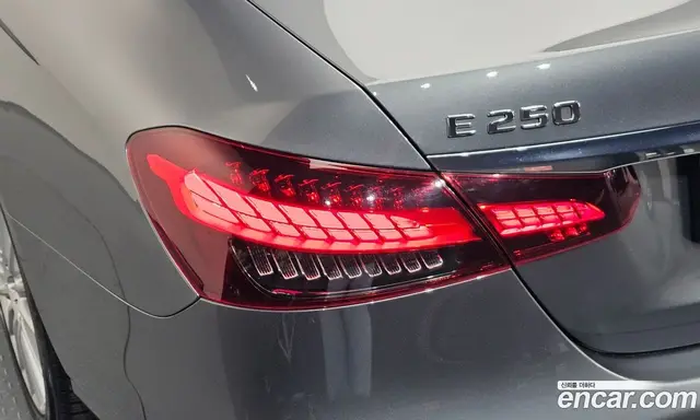 Mercedes-Benz E-Class 2023 2.0 автомат (гидро), миниатюра 9
