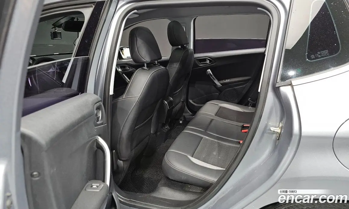 Peugeot 2008 2015 1.6 автомат (гидро), фото 11