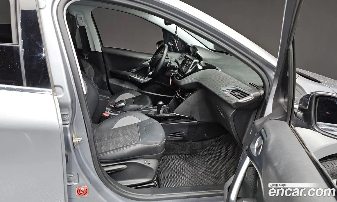 Peugeot 2008 2015 1.6 автомат (гидро), фото 12
