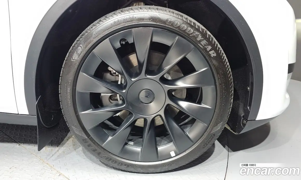 Tesla Model Y 2024 0.2 автомат (гидро), фото 7 Tesla Model Y 2024 0.2 автомат (гидро), фото 7