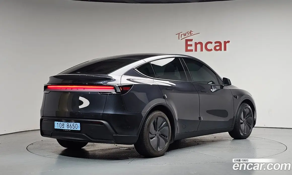 Tesla Model Y 2025 0.2 автомат (гидро), фото 1 Tesla Model Y 2025 0.2 автомат (гидро), фото 1