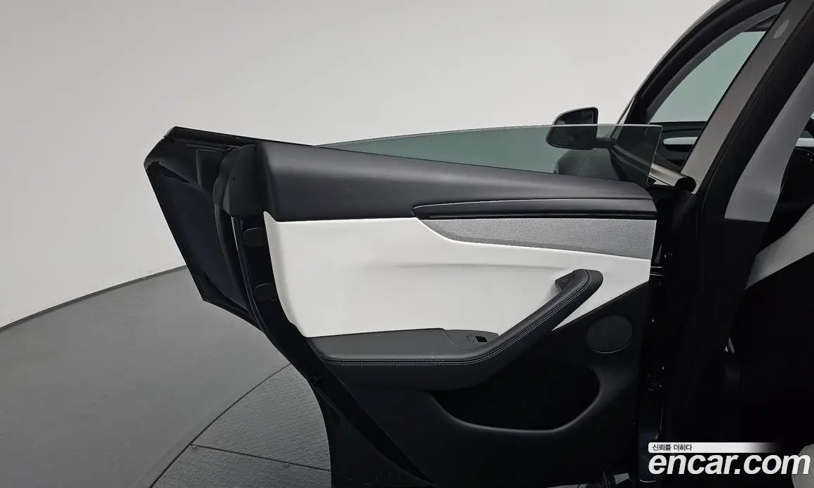 Tesla Model Y 2025 0.2 автомат (гидро), фото 14 Tesla Model Y 2025 0.2 автомат (гидро), фото 14