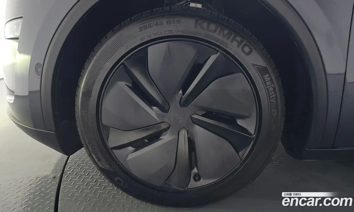 Tesla Model Y 2025 0.2 автомат (гидро), фото 4 Tesla Model Y 2025 0.2 автомат (гидро), фото 4