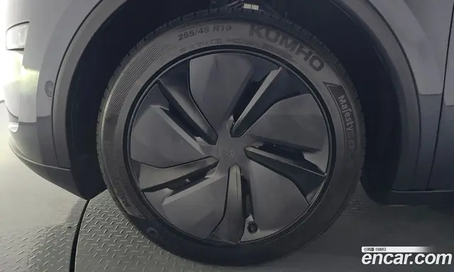 Tesla Model Y 2025 0.2 автомат (гидро), миниатюра 4 Tesla Model Y 2025 0.2 автомат (гидро), миниатюра 4