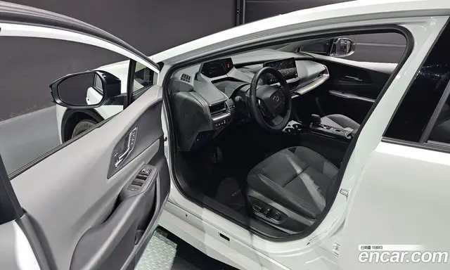 Toyota Prius 2025 2.0 автомат (гидро), миниатюра 12