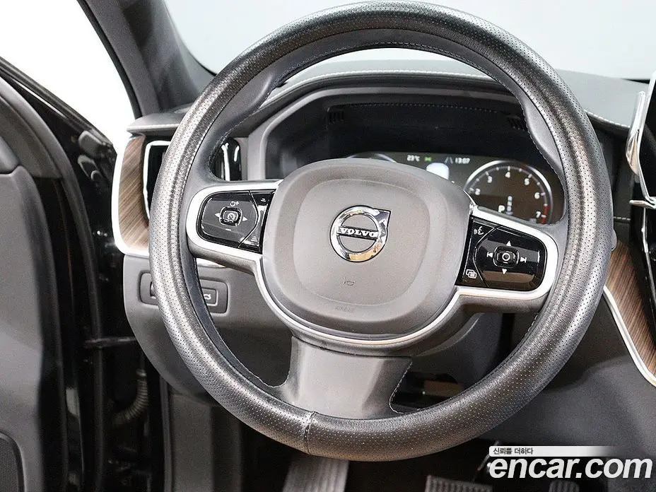 Volvo XC60 2021 2.0 автомат (гидро), фото 14