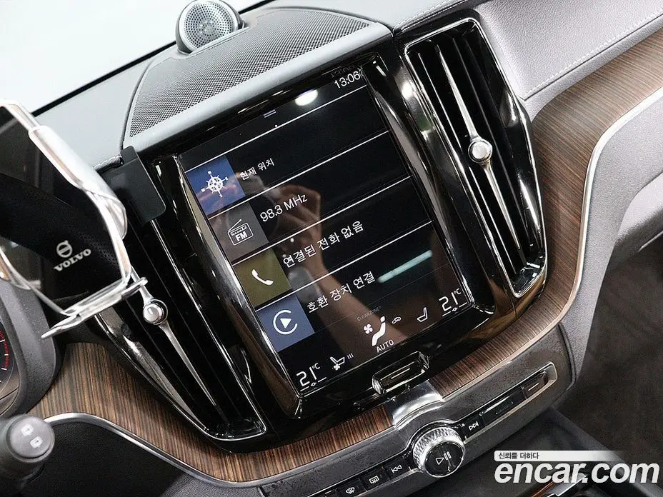 Volvo XC60 2021 2.0 автомат (гидро), фото 7