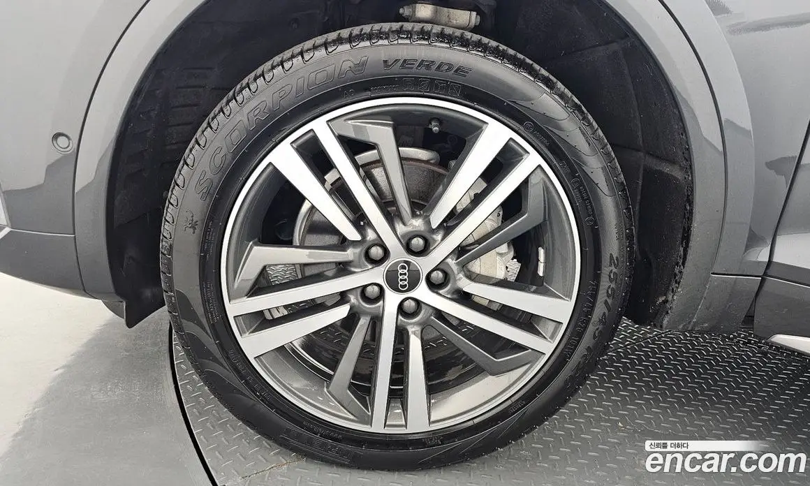 Audi Q5 2023 2.0 автомат (гидро), фото 5