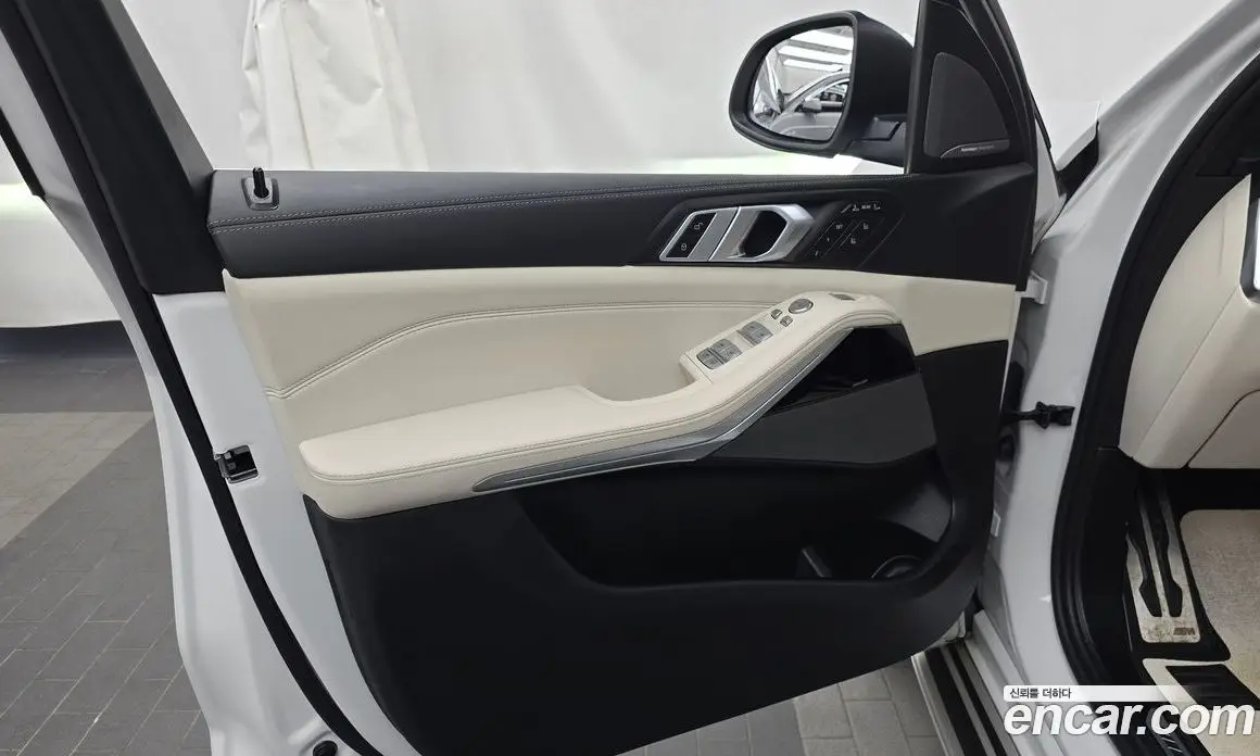 BMW X7 2023 3.0 автомат (гидро), фото 14