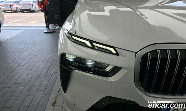 BMW X7 2023 3.0 автомат (гидро), миниатюра 8