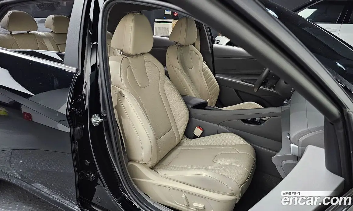 Hyundai Avante 2023 1.6 автомат (гидро), фото 13