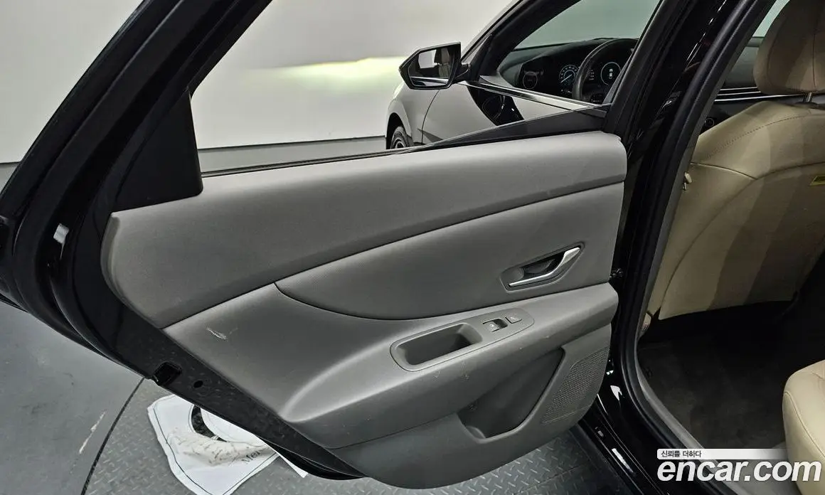 Hyundai Avante 2023 1.6 автомат (гидро), фото 15