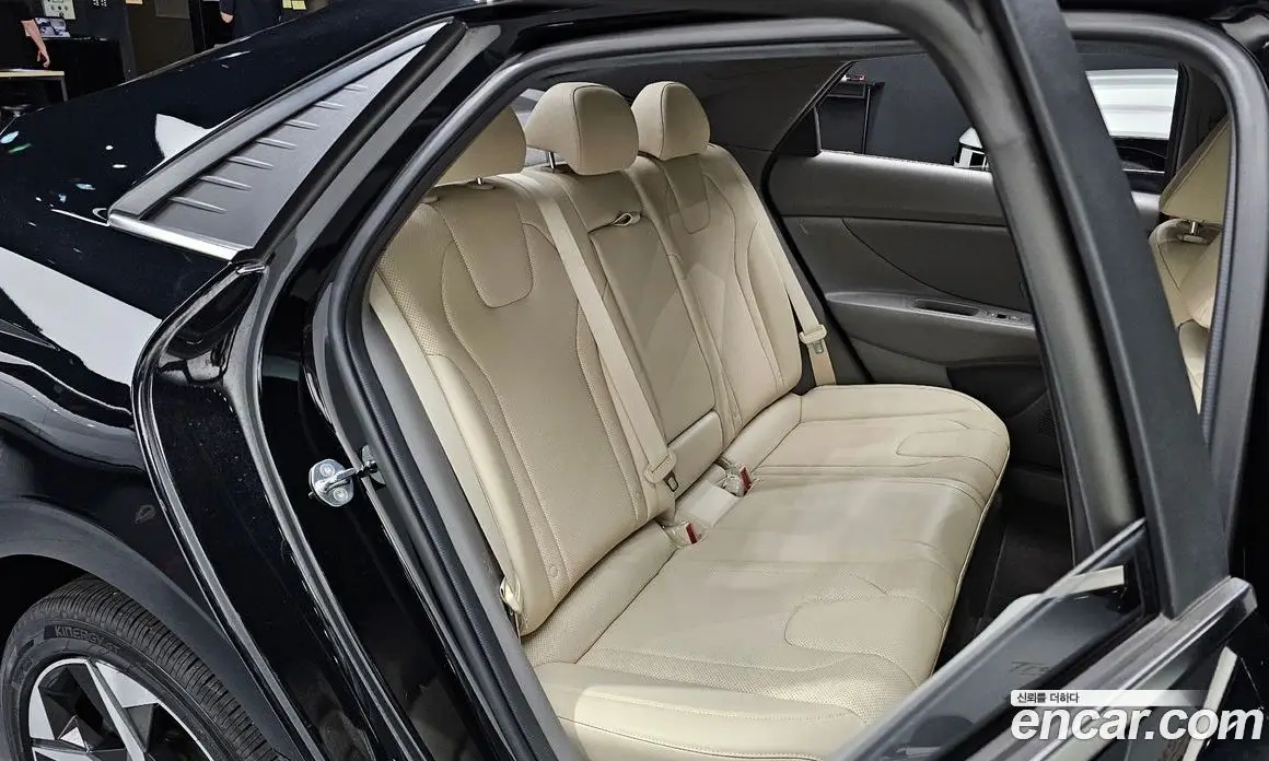 Hyundai Avante 2023 1.6 автомат (гидро), фото 16