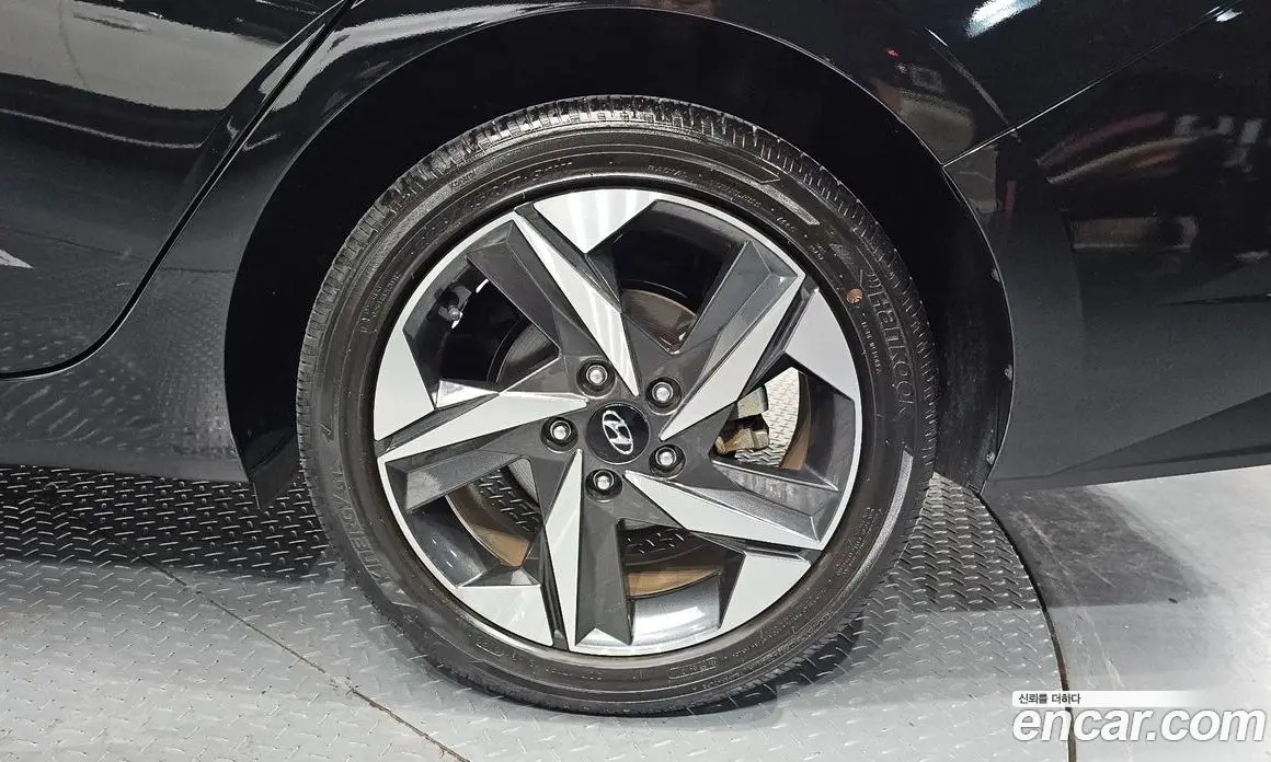 Hyundai Avante 2023 1.6 автомат (гидро), фото 7