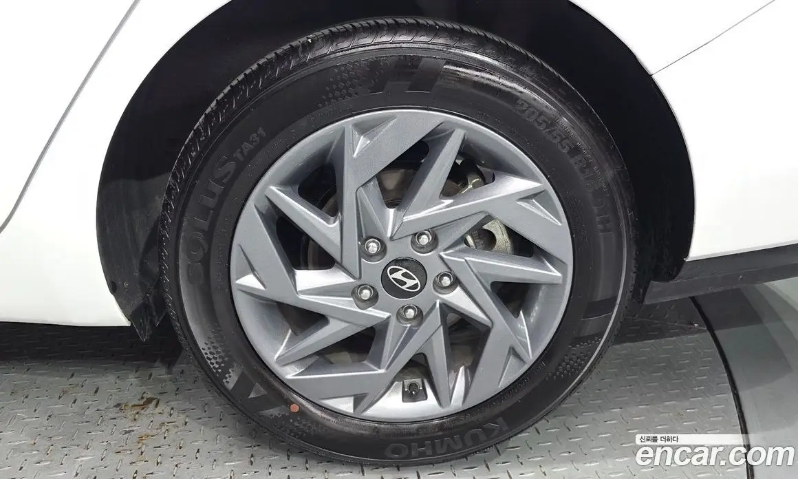 Hyundai Avante 2024 1.6 автомат (гидро), фото 7