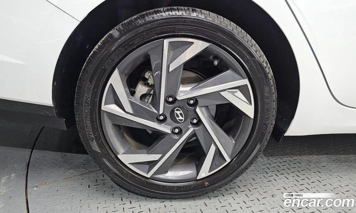 Hyundai Avante 2025 1.6 автомат (гидро), фото 4