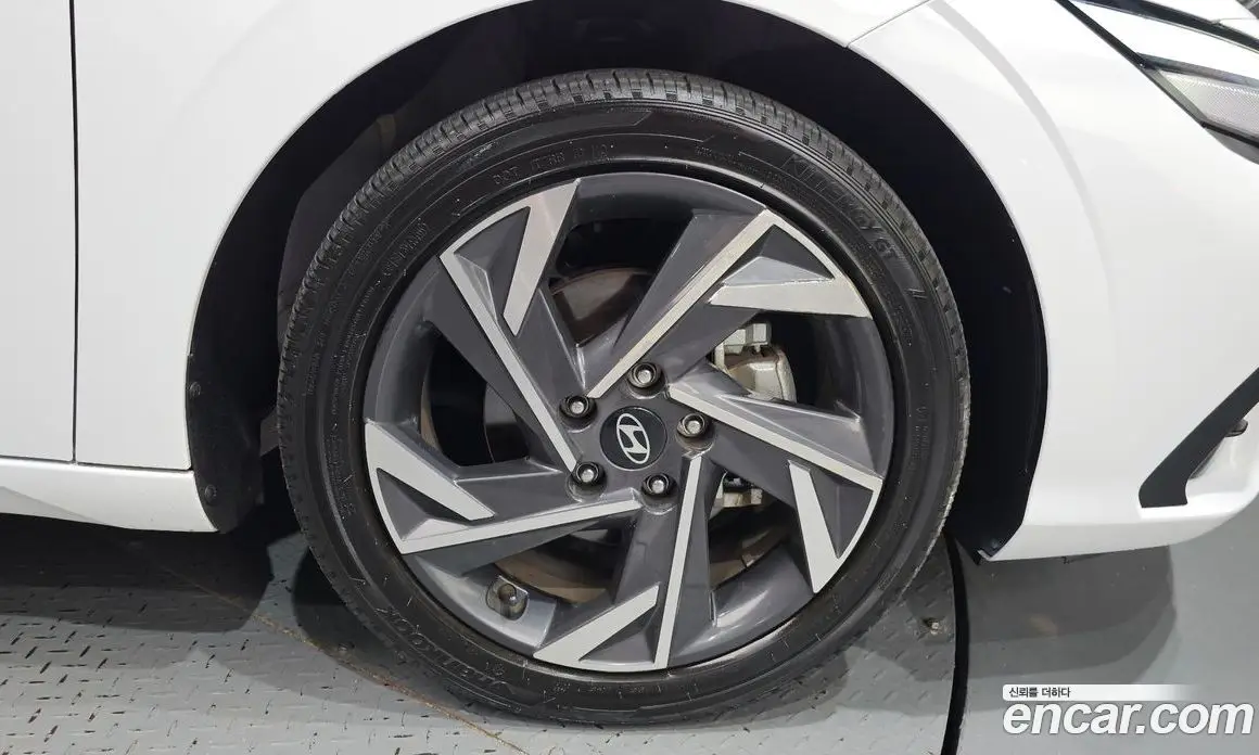 Hyundai Avante 2025 1.6 автомат (гидро), фото 6
