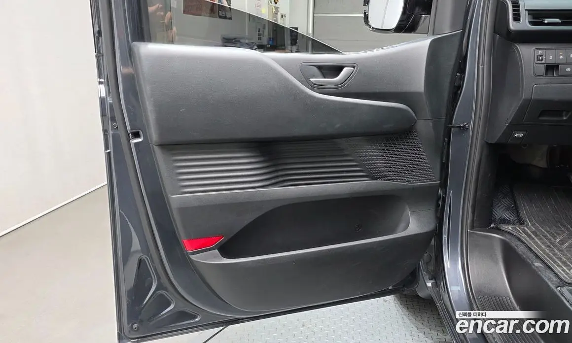 Hyundai Staria 2023 2.2 автомат (гидро), фото 14