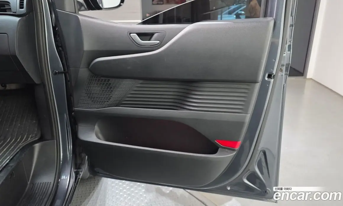 Hyundai Staria 2023 2.2 автомат (гидро), фото 15