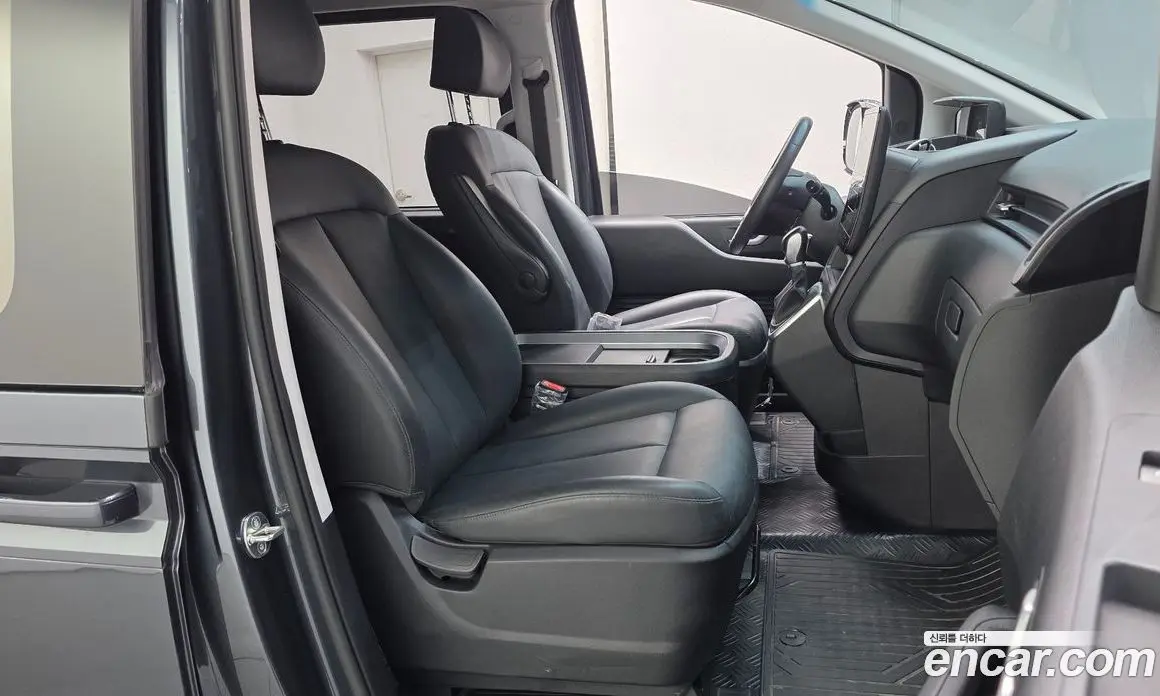 Hyundai Staria 2023 2.2 автомат (гидро), фото 16