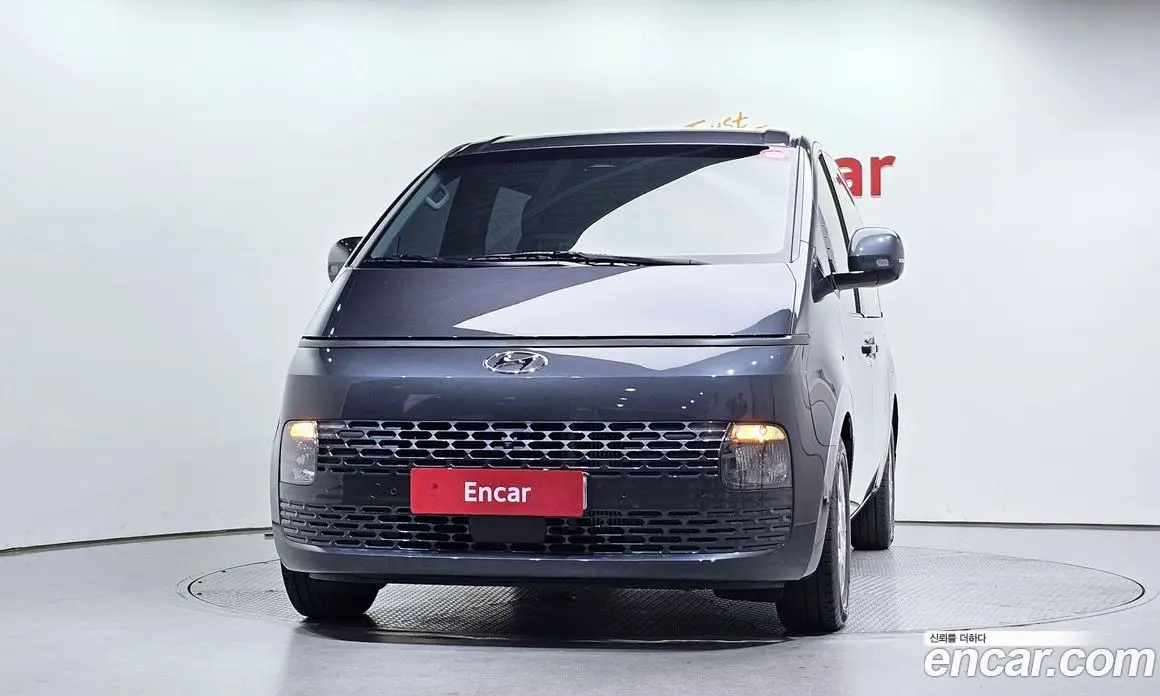 Hyundai Staria 2023 2.2 автомат (гидро), фото 3