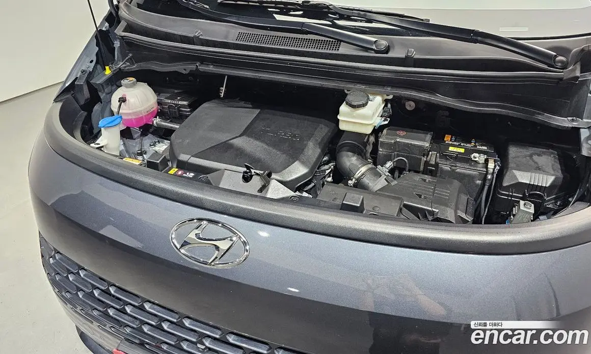 Hyundai Staria 2023 2.2 автомат (гидро), фото 6