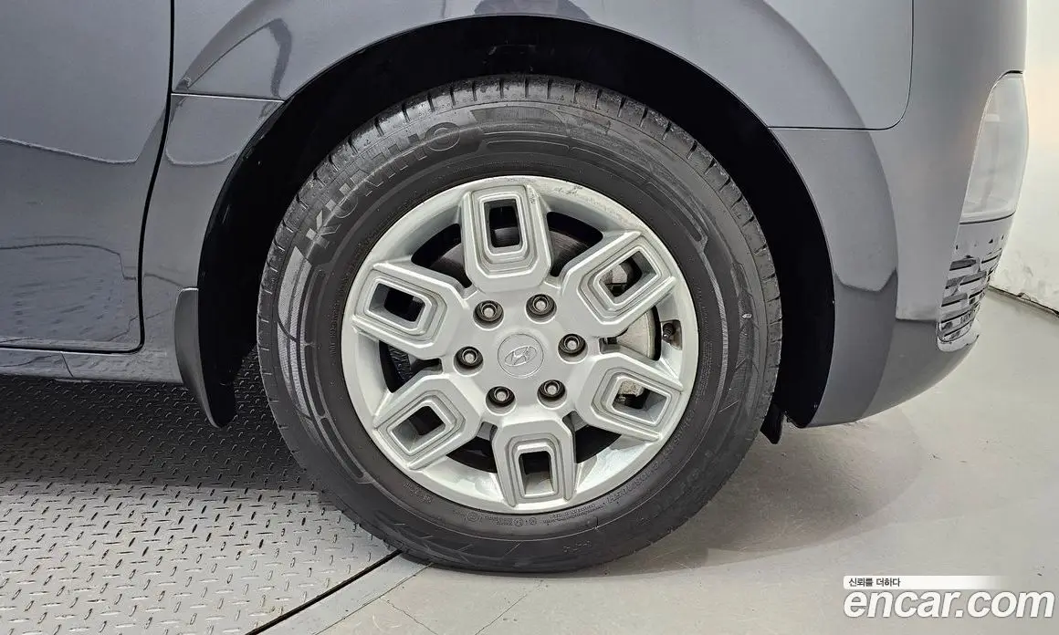 Hyundai Staria 2023 2.2 автомат (гидро), фото 7