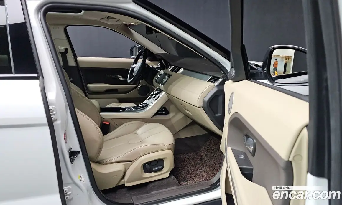 Land Rover Range Rover Evoque 2015 2.2 автомат (гидро), фото 18