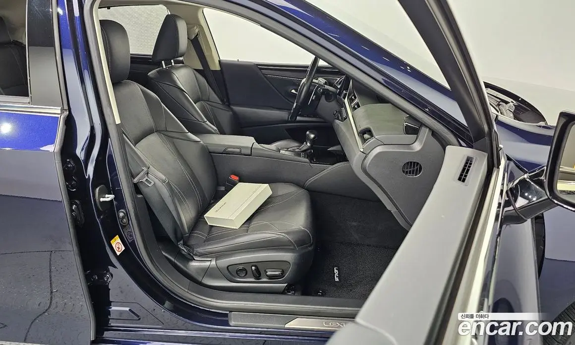 Lexus ES 2019 2.5 автомат (гидро), фото 13