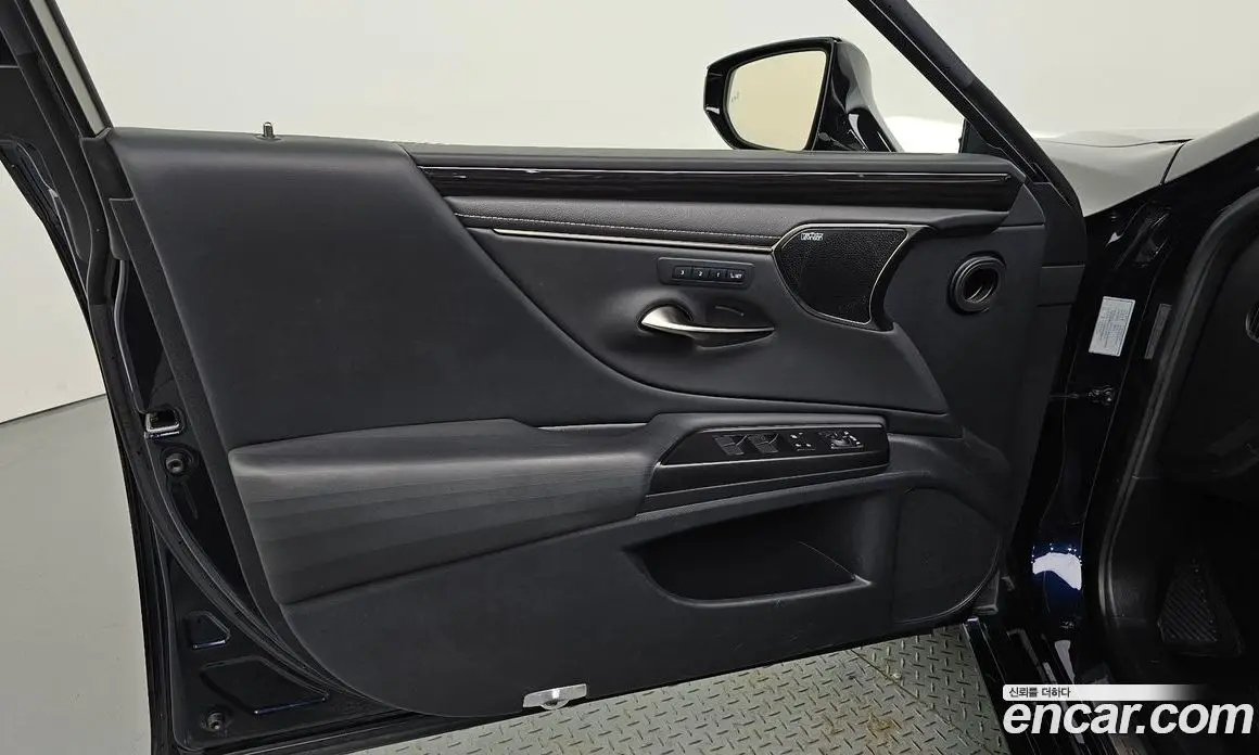 Lexus ES 2019 2.5 автомат (гидро), фото 14