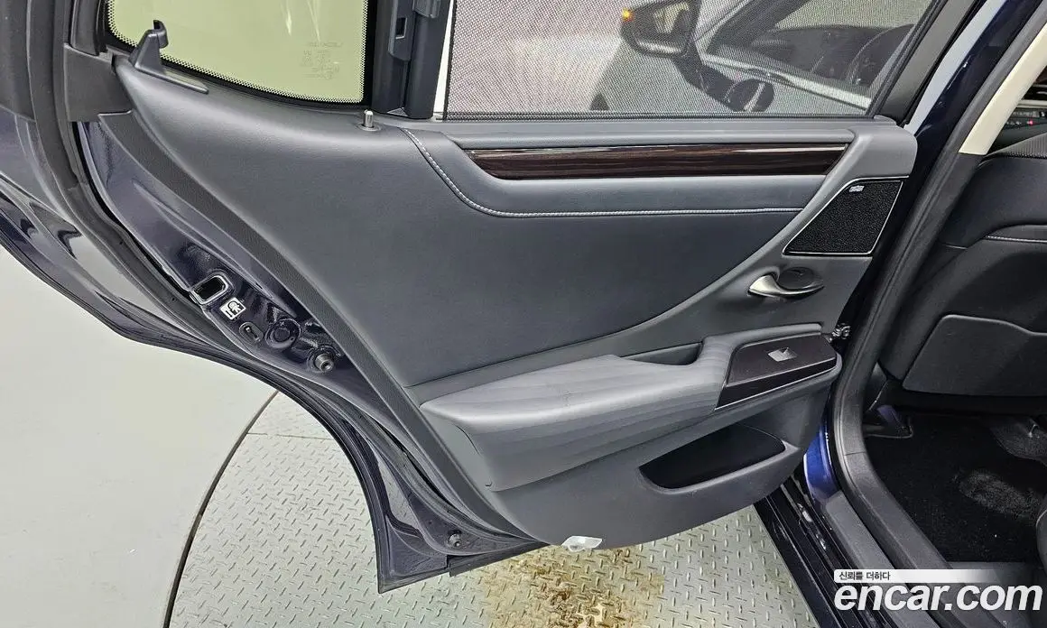 Lexus ES 2019 2.5 автомат (гидро), фото 15