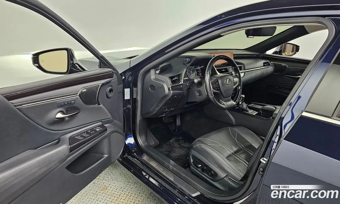 Lexus ES 2019 2.5 автомат (гидро), фото 16