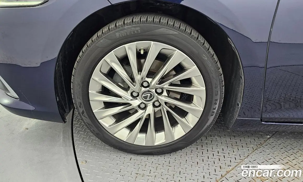 Lexus ES 2019 2.5 автомат (гидро), фото 5