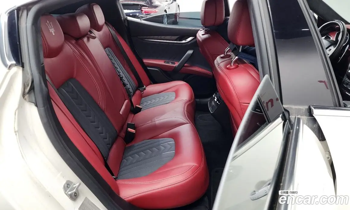 Maserati Ghibli 2018 3.0 автомат (гидро), фото 17 Maserati Ghibli 2018 3.0 автомат (гидро), фото 17