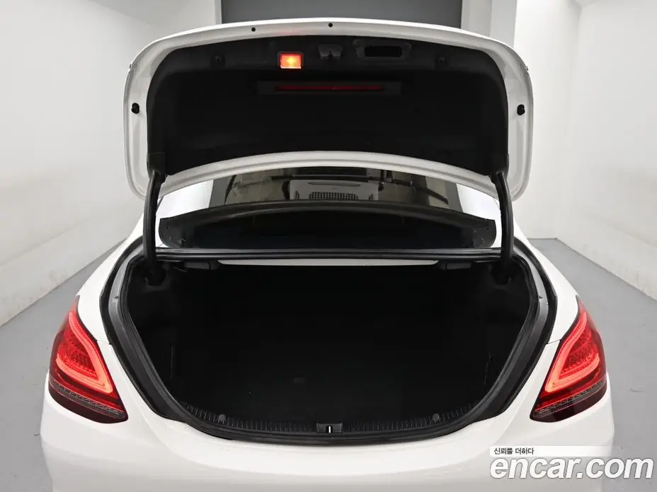 Mercedes-Benz C-Class 2019 2.0 гидро, фото 19 Mercedes-Benz C-Class 2019 2.0 гидро, фото 19