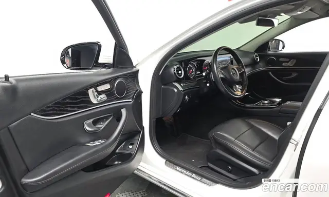 Mercedes-Benz E-Class 2018 1.9 гидро, миниатюра 12