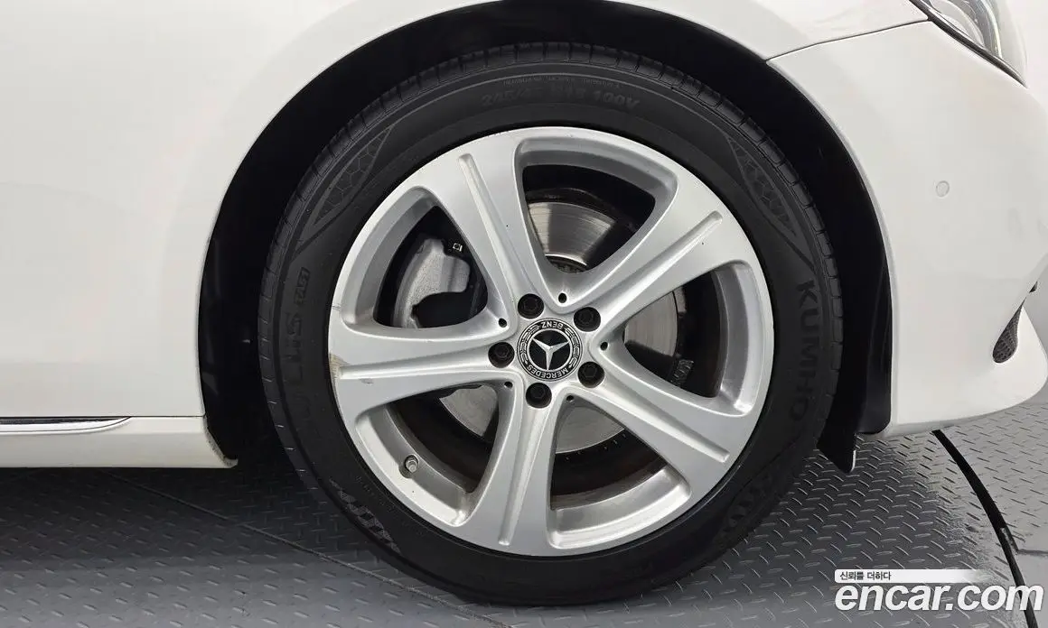 Mercedes-Benz E-Class 2018 2.0 гидро, фото 5 Mercedes-Benz E-Class 2018 2.0 гидро, фото 5