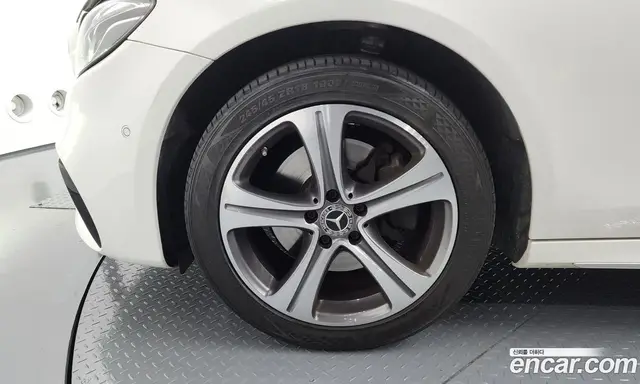 Mercedes-Benz E-Class 2019 1.9 автомат (гидро), миниатюра 5