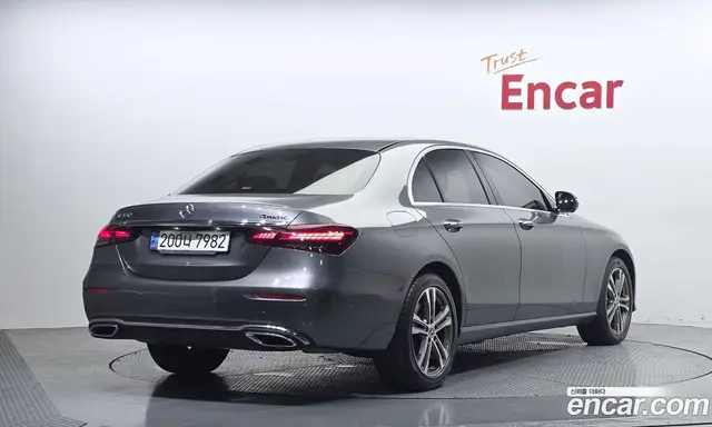 Mercedes-Benz E-Class 2022 2.0 автомат (гидро), миниатюра 2