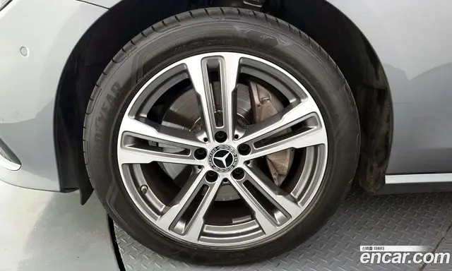 Mercedes-Benz E-Class 2022 2.0 автомат (гидро), миниатюра 5