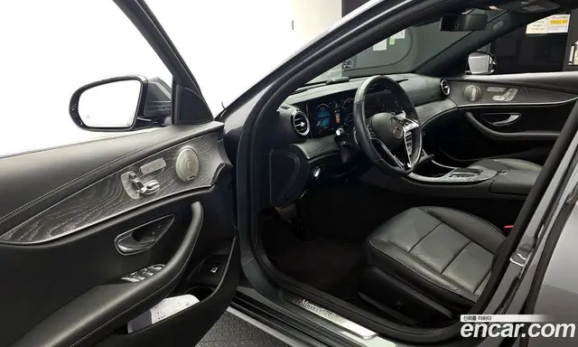 Mercedes-Benz E-Class 2022 2.0 автомат (гидро), миниатюра 10