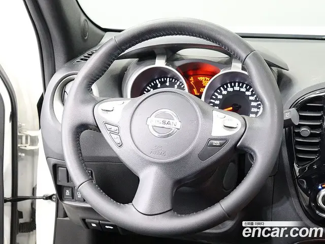 Nissan Juke 2017 1.6 автомат (гидро), миниатюра 12