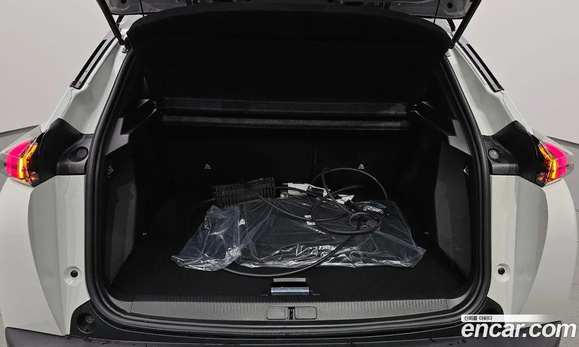 Peugeot 2008 2023 0.1 автомат (гидро), фото 32