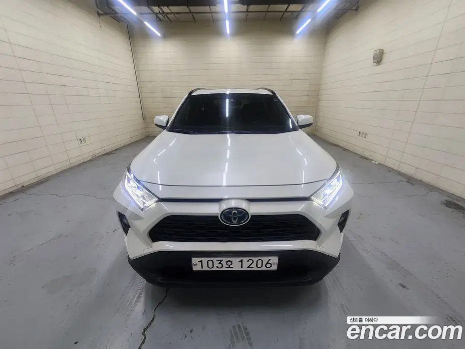 Toyota RAV4 2020 2.5 автомат (вариатор), фото 1 Toyota RAV4 2020 2.5 автомат (вариатор), фото 1