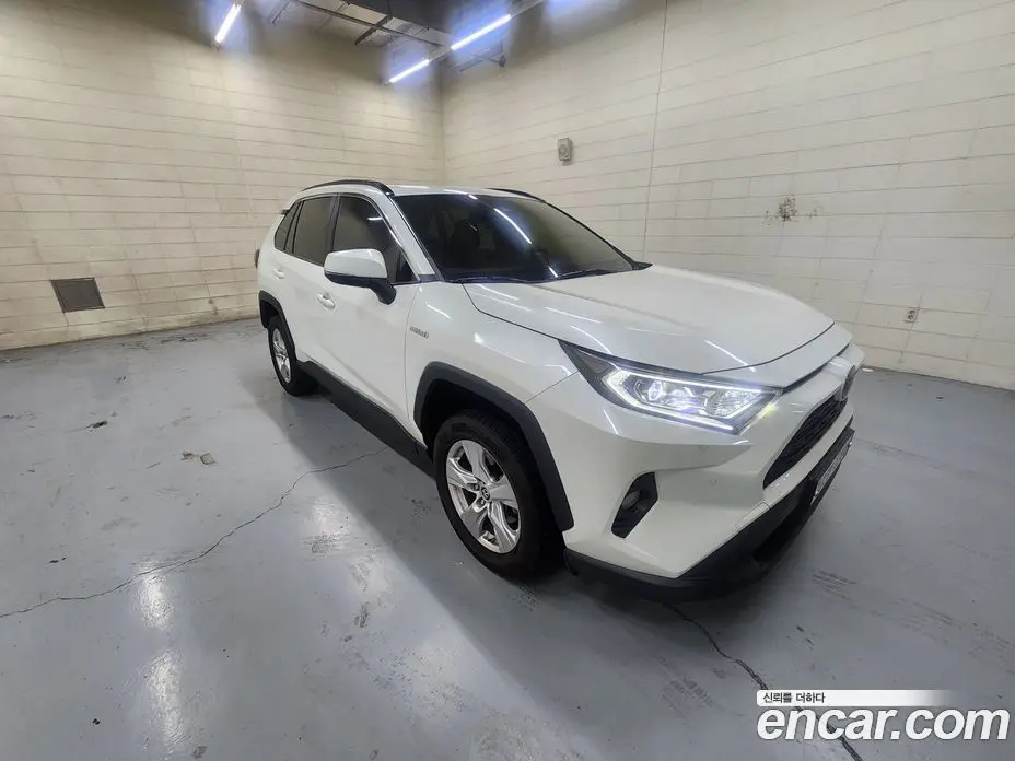 Toyota RAV4 2020 2.5 автомат (вариатор), фото 2 Toyota RAV4 2020 2.5 автомат (вариатор), фото 2