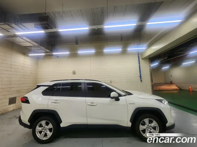Toyota RAV4 2020 2.5 автомат (вариатор), миниатюра 3 Toyota RAV4 2020 2.5 автомат (вариатор), миниатюра 3