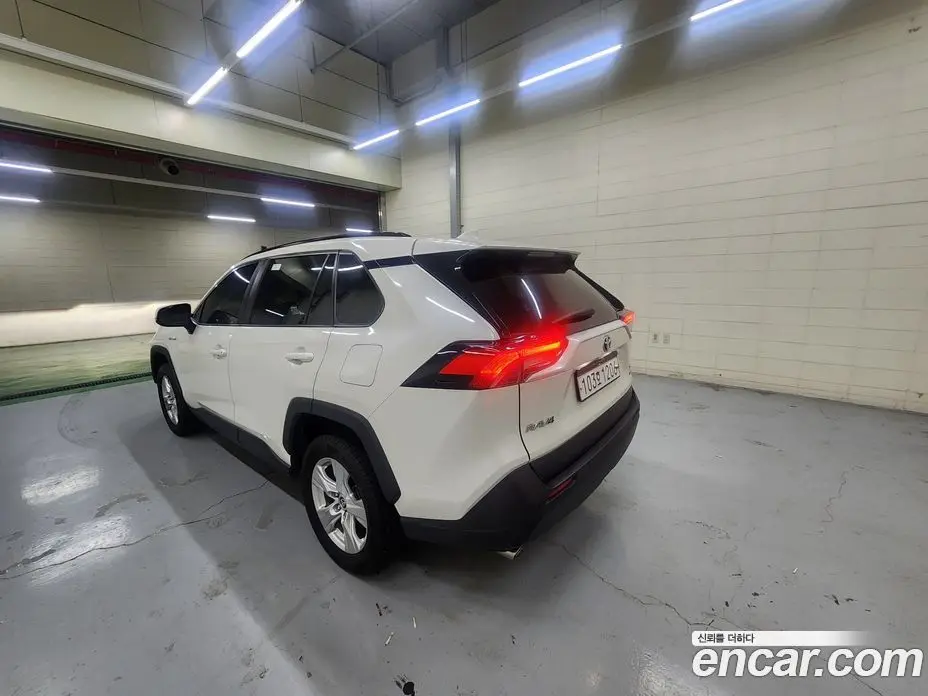 Toyota RAV4 2020 2.5 автомат (вариатор), фото 6 Toyota RAV4 2020 2.5 автомат (вариатор), фото 6