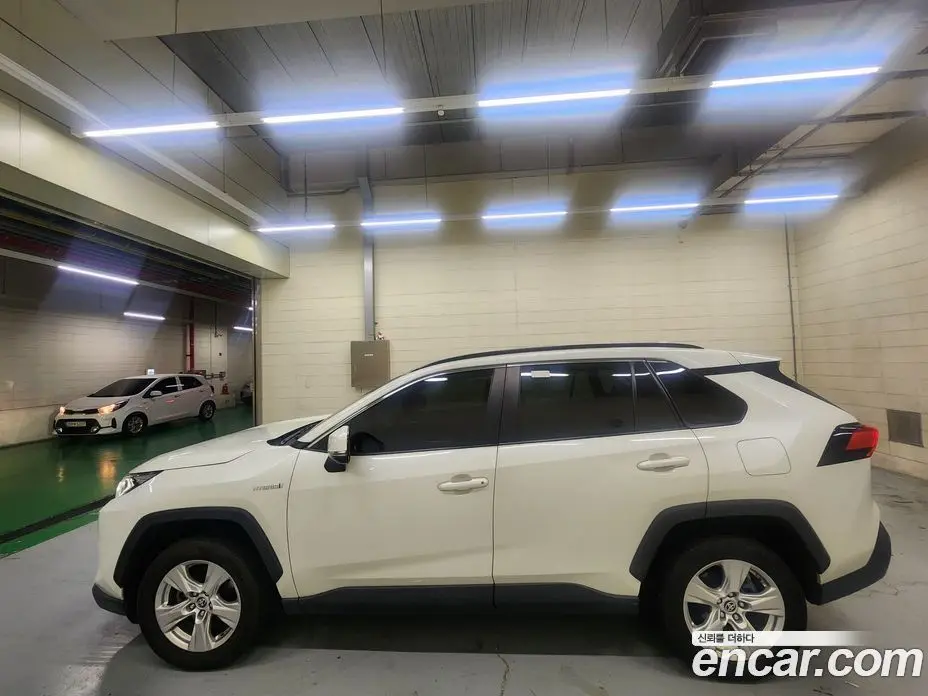 Toyota RAV4 2020 2.5 автомат (вариатор), фото 7 Toyota RAV4 2020 2.5 автомат (вариатор), фото 7