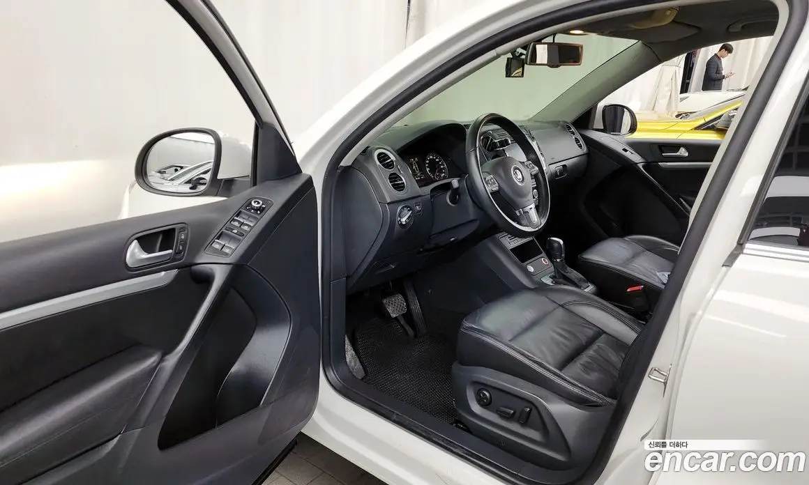 Volkswagen Tiguan 2014 2.0 автомат (гидро), фото 10